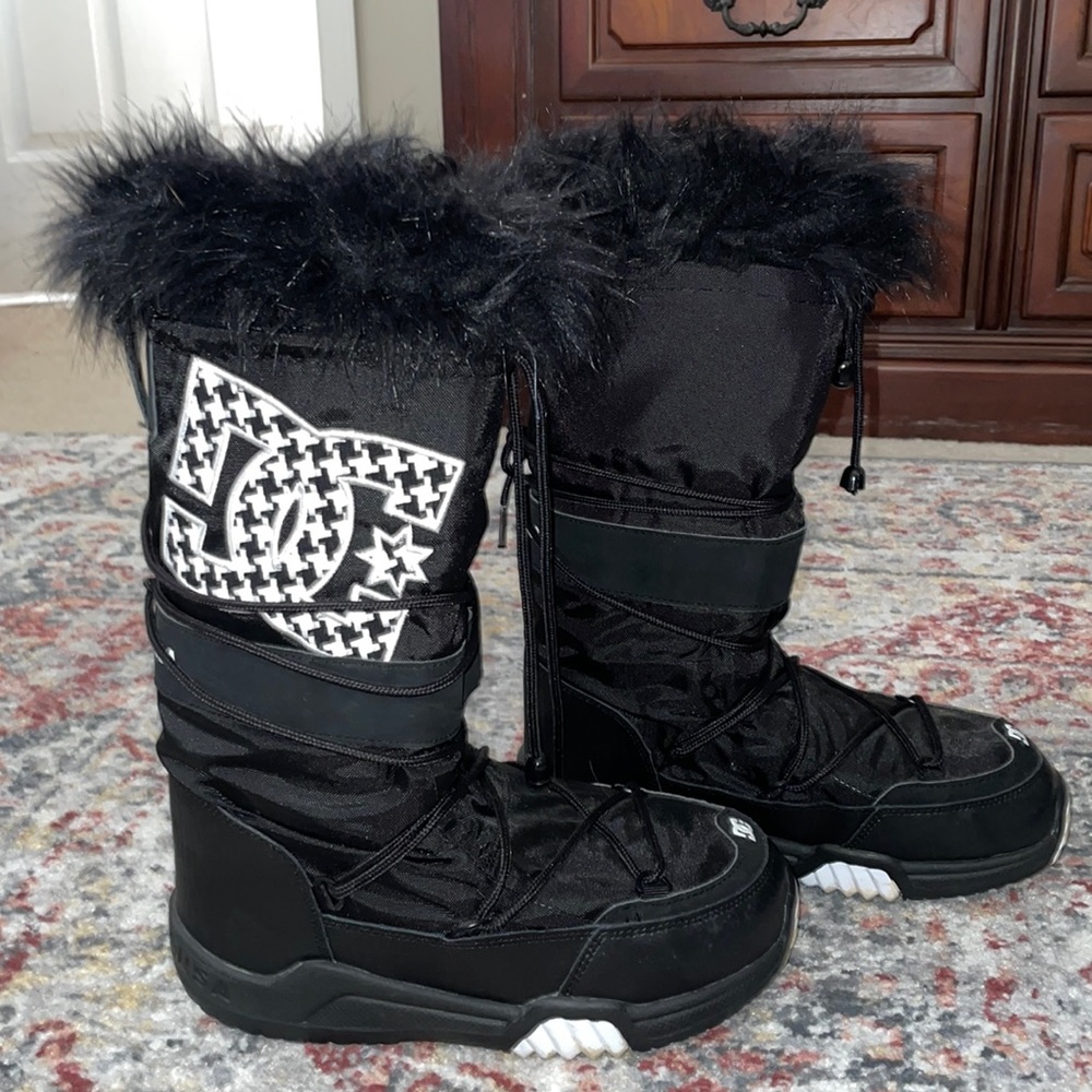 DC Shoe Chalet High Boot Black 7 Large Snow Lace Up Faux Fur Tall Black